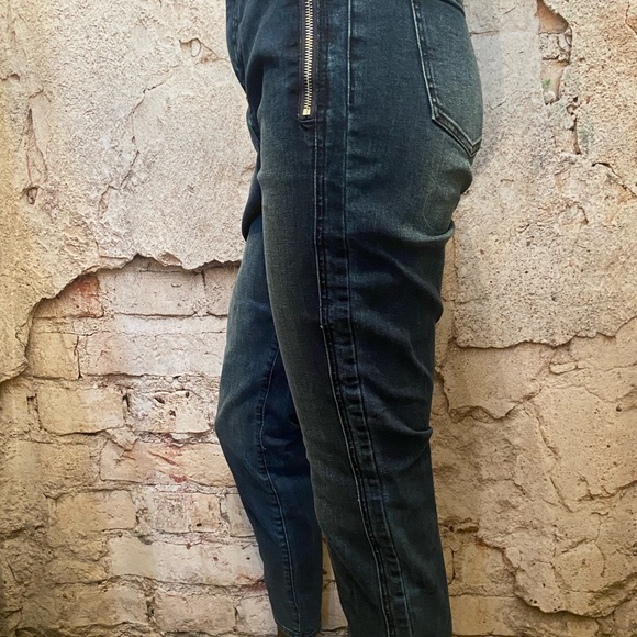 GUESS Side Zipper Stretch Jeans - Picture 2 of 10